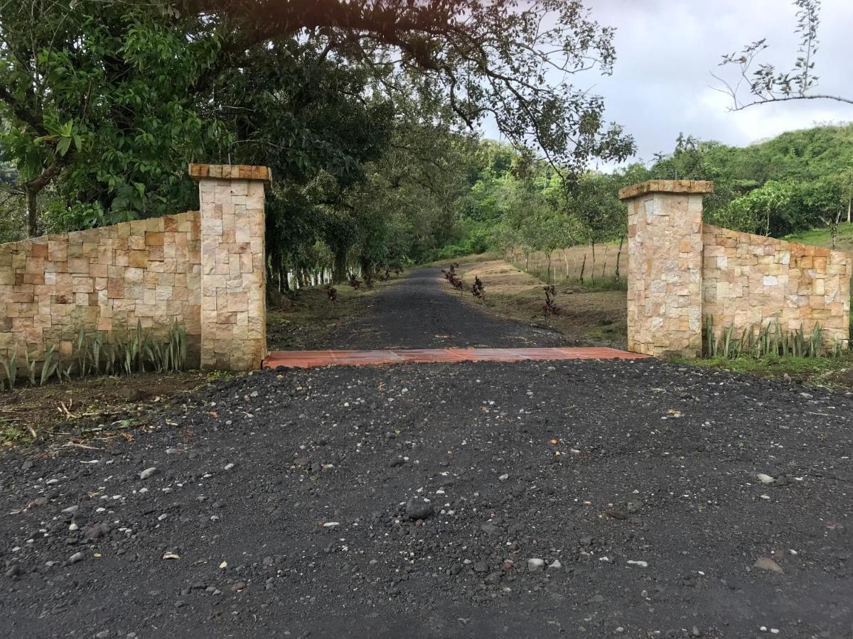 Arenal Roca Suites La Fortuna Номер фото